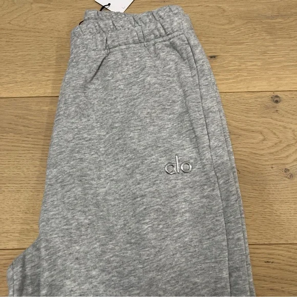 ALO Yoga Unisex Gray Zip-Up Hoodie and Jogger Set - Picture 10 of 16